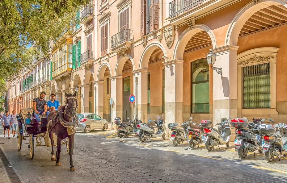 Einen dauerhaften Sommer mit einem Wohnsitz auf Mallorca erleben.